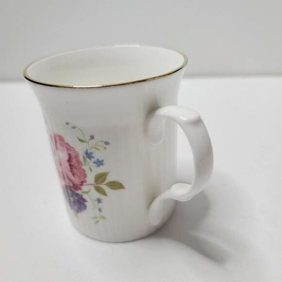 Vintage Royal Castle Fine Bone China England Pink Floral Bouquet Teacup - Picture 2 of 10